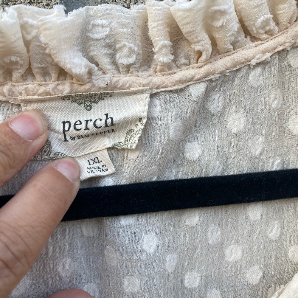 Pretty Feminine Blouse - Picture 8 of 8